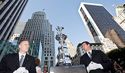 Continua il tour della storica brocca, in questa immagine a New York