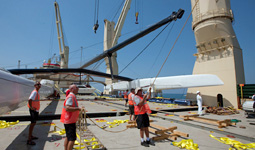 Alinghi 5 è sbarcato a Ras Al Khaimah