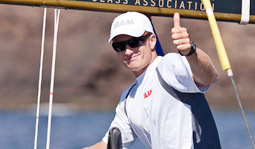 Pollice alzato per James Spithill, dopo la vittoria con 17