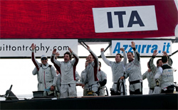 La gioia a bordo di Azzurra dopo la vittoria su ETNZ