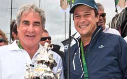 Geoff Boettcher, alla sinistra, premiato da Patrick Boutellier (Rolex Australia)