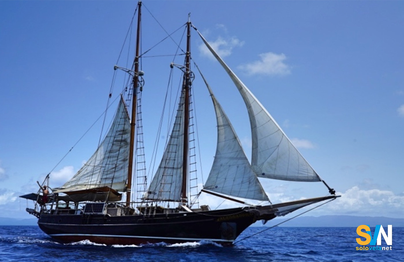 Yacht speronato da una nave sernza luci, affonda. 20 persone salvate