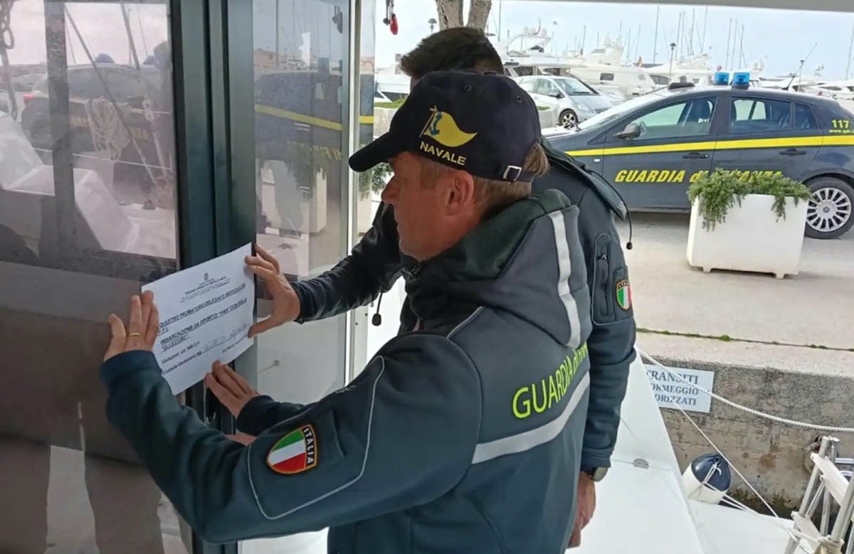 Broker abusivo noleggiava catamarani senza autorizzazioni