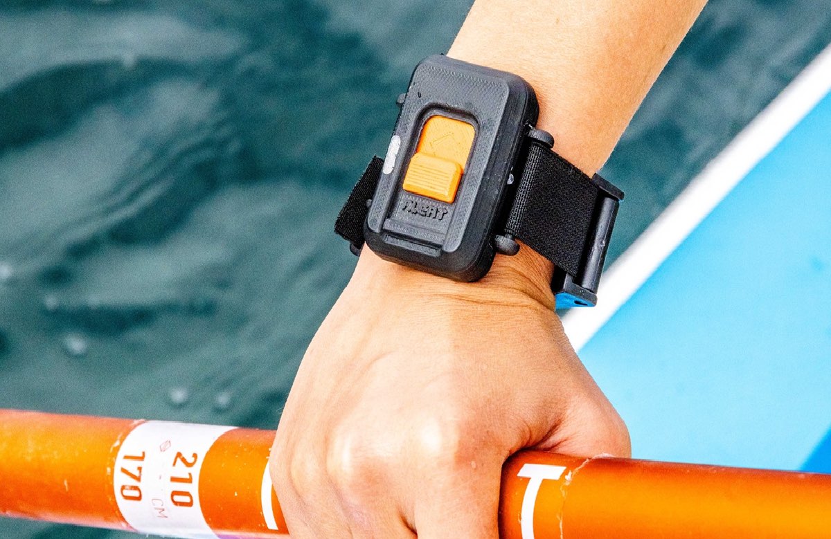 Nautitrack Sport un bracciale che consente a tutti i velisti e i praticanti di watersports di trasmettere continuamente la propria posizione