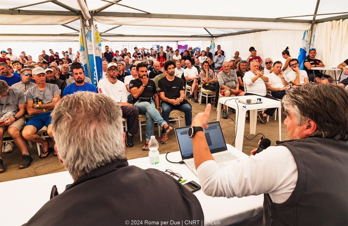 Un briefing di un edizione passata della Roma x Due, regata sempre molto affollata