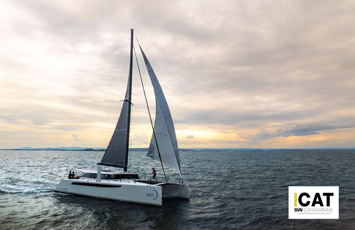 Catamarano a vela Cure Marine in navigazione, marchio acquisito da McConaghy Boats nel 2026