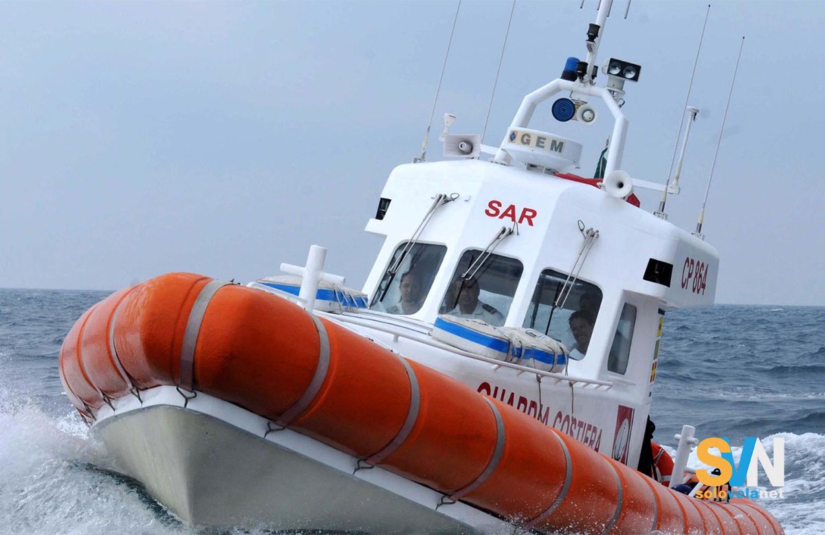 Cinque diportisti in difficoltà al largo della costa ligure: tratti in salvo dalla Guardia Costiera