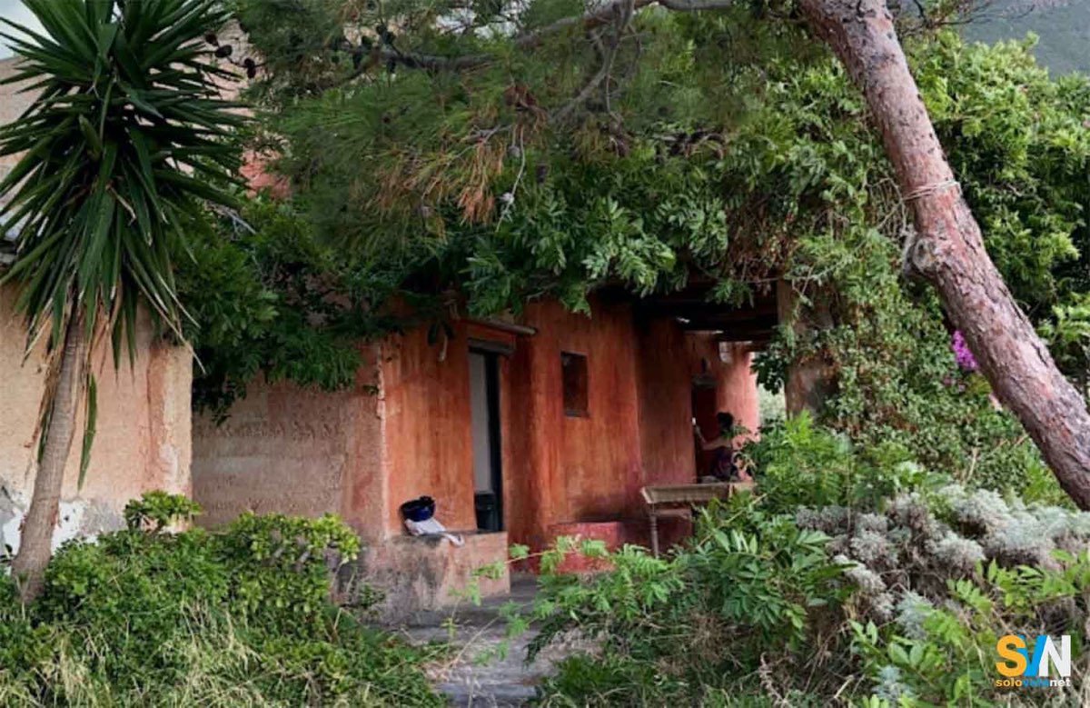 La villetta nei pressi della baia di Pollara, a Salina, resa celebre dal film Il Postino con Massimo Troisi, è salva dalla demolizione