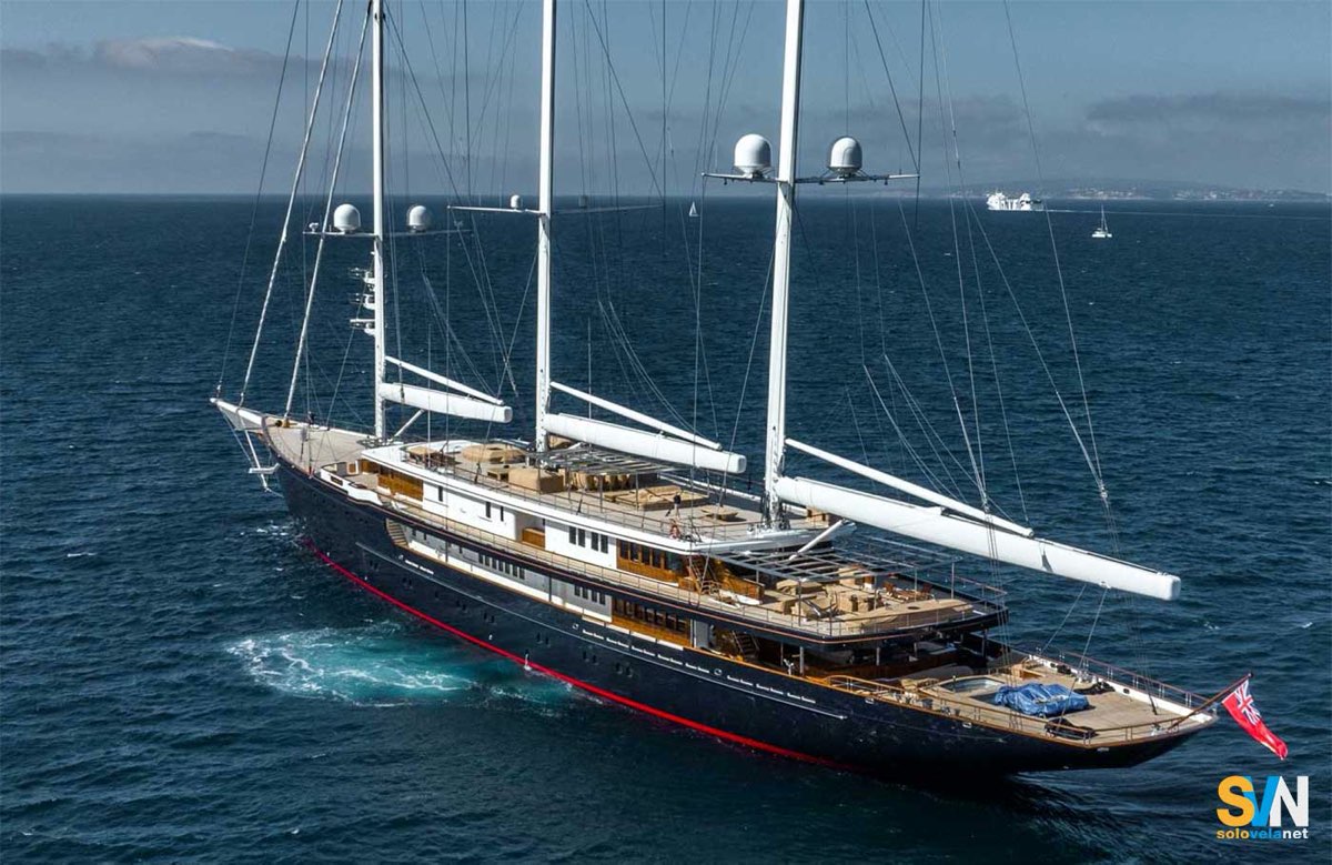 Koru, il mega yacht di Jeff Bezos lungo 127 metri