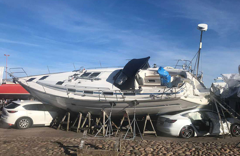 Collisione tra una Tesla e un Bavaria 42