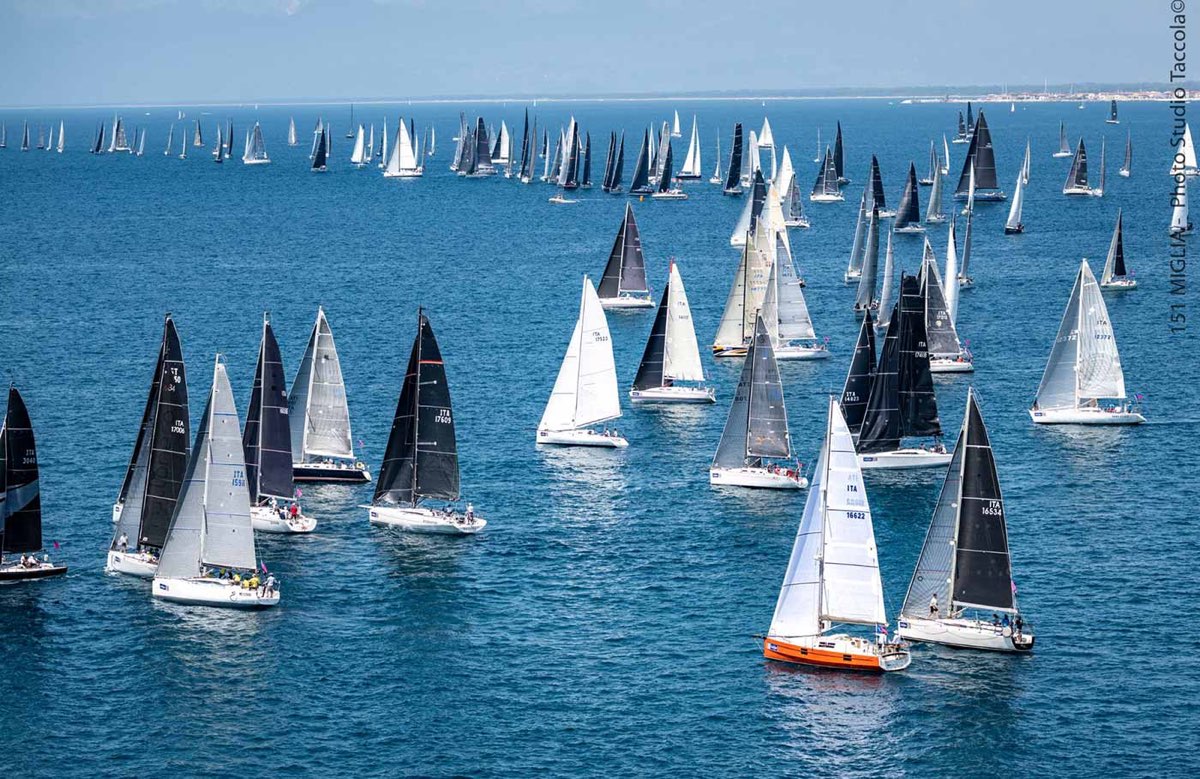 151 Miglia: la carica degli oltre 200 in partenza da Livorno