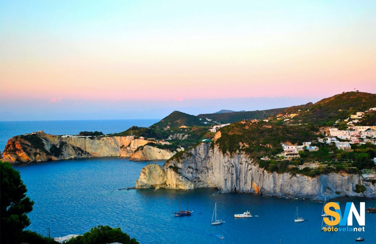 Cala Feola, uno dei posti più belli dell'isola di Ponza