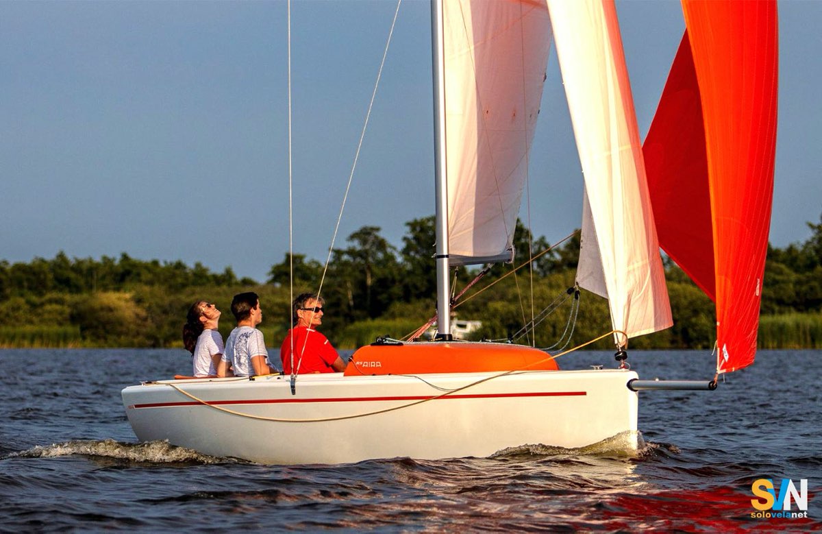 RS Aira 22: un piccolo daysailer per veleggiate divertenti in famiglia