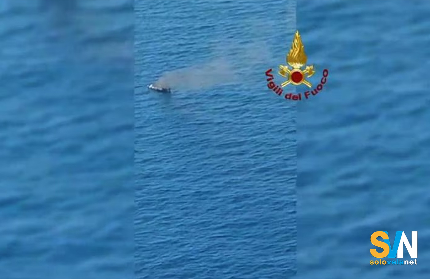 Natante a fuoco al largo di Fiumicino, salvato un uomo