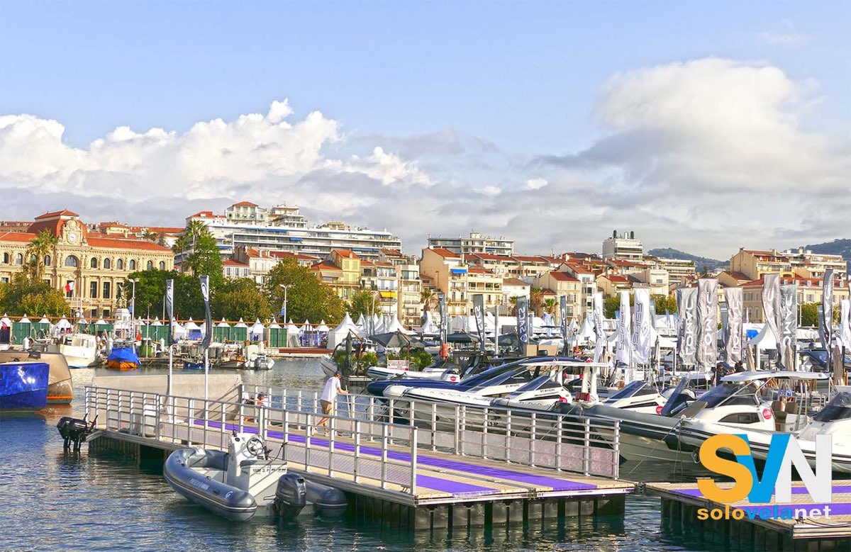 Cannes, Nizza ì, Mentone, sono tutti porti che ospitano barche che offrono affitti stanziali