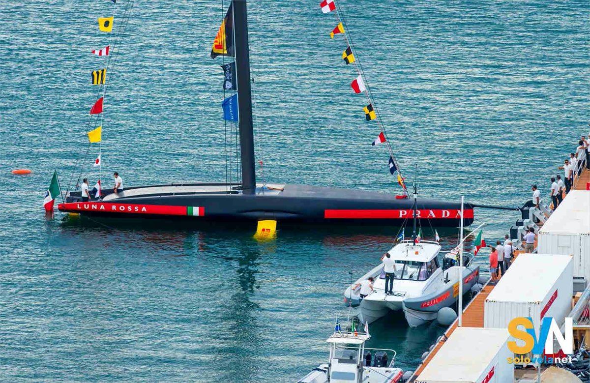 Luna Rossa nella base di Cagliari
