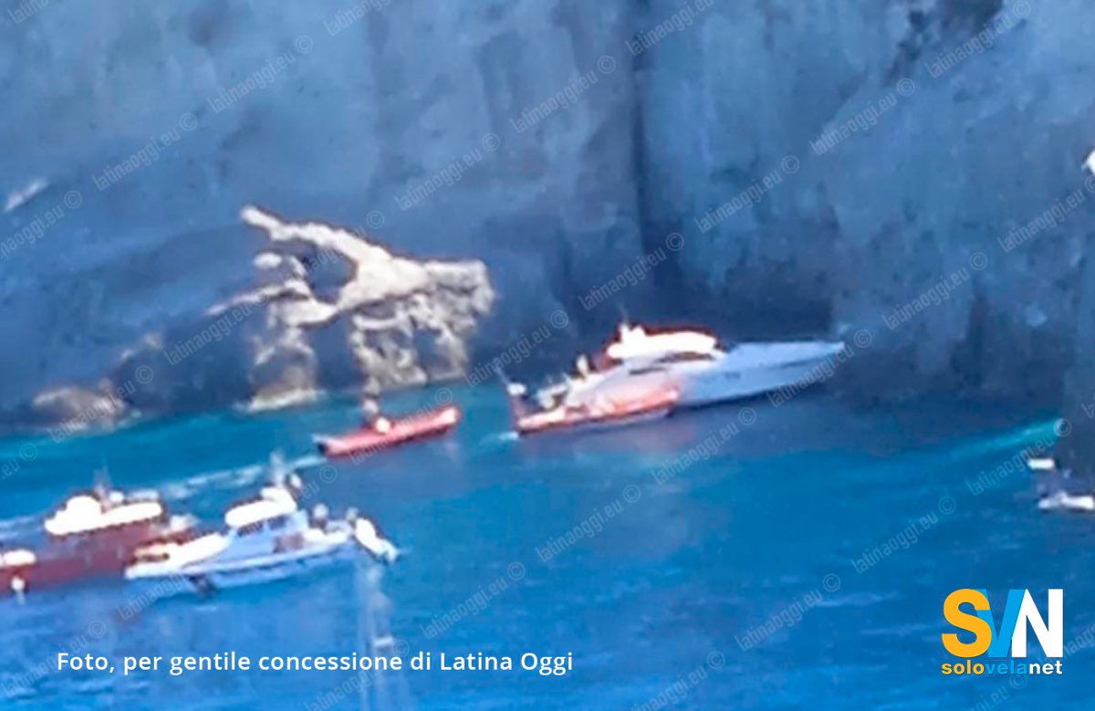 Barca a motore si schianta a velocità contro la scogliera di Ponza