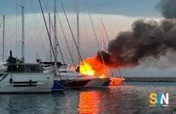 Incendio a Portosole, yacht distrutto dalle fiamme