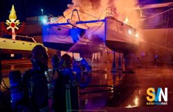 Si salva dal naufragio, soccombe all’incendio in cantiere, la strana storia del Lagoon 65