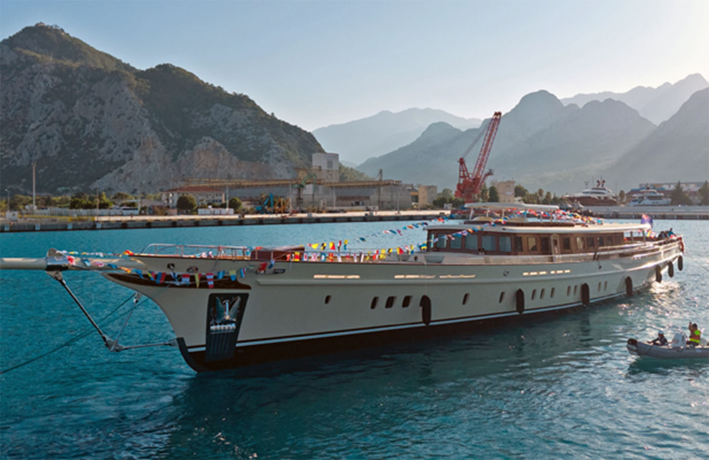 Simena, l’opera prima di Ares Yachts in stile modern classic