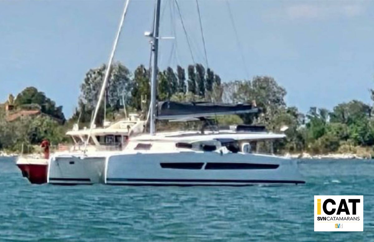 Quando lo hanno visto accasciarsi i passeggeri di un catamarano Fountaine Pajot, hanno dato l’allarme comunicando che il loro skipper era apparentemente morto