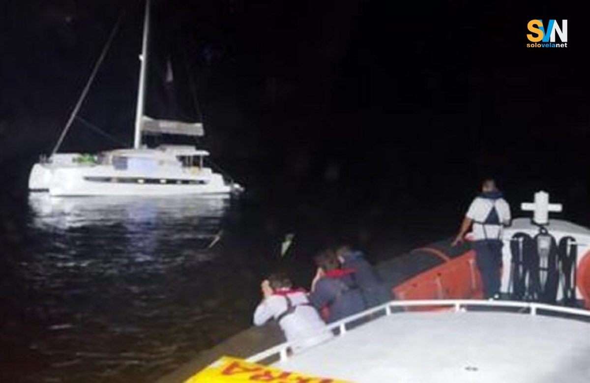 Catamarano rischia di affondare al largo di Lipari: tutti salvi i passeggeri