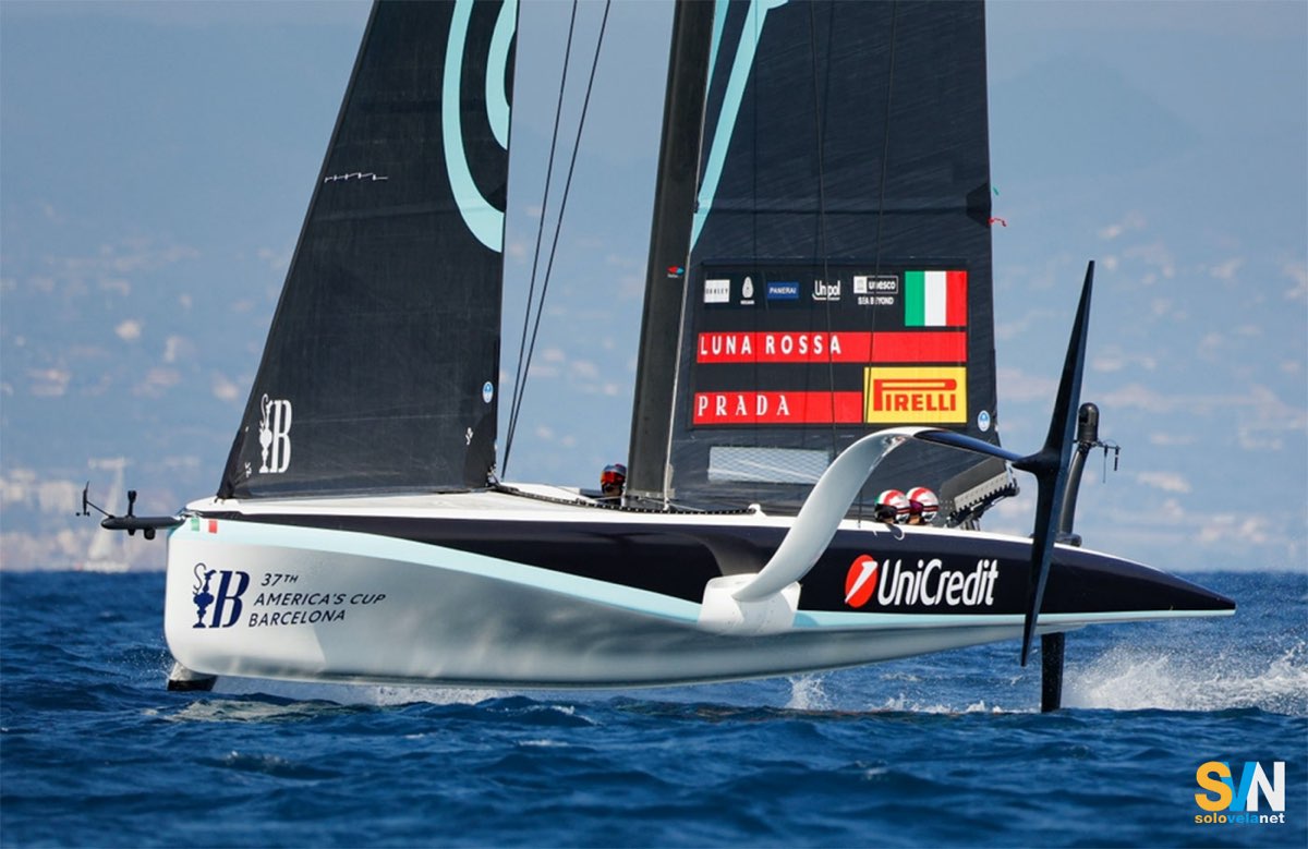 AC 40 Luna Rossa