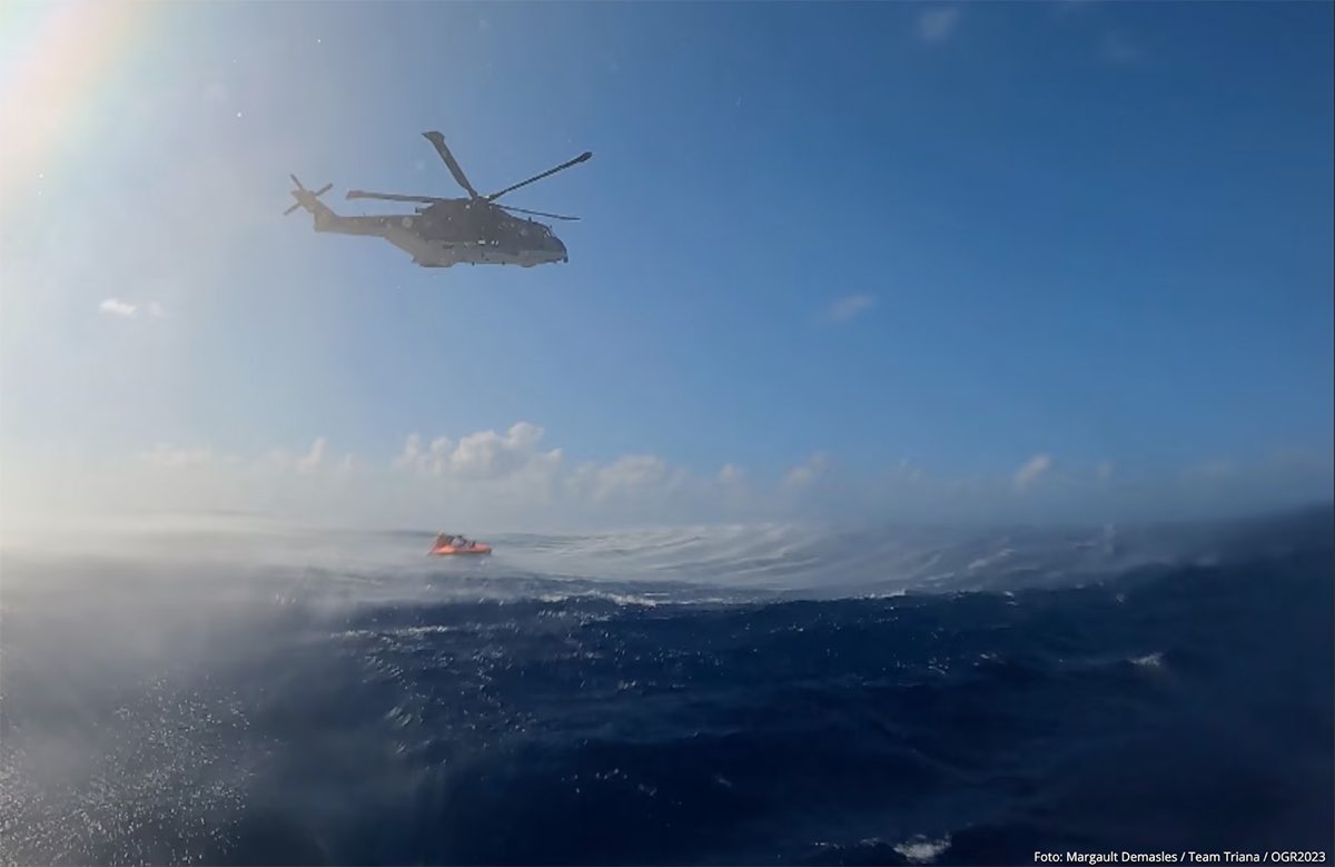 L'elicottero che soccorre Stéphane Raguenes