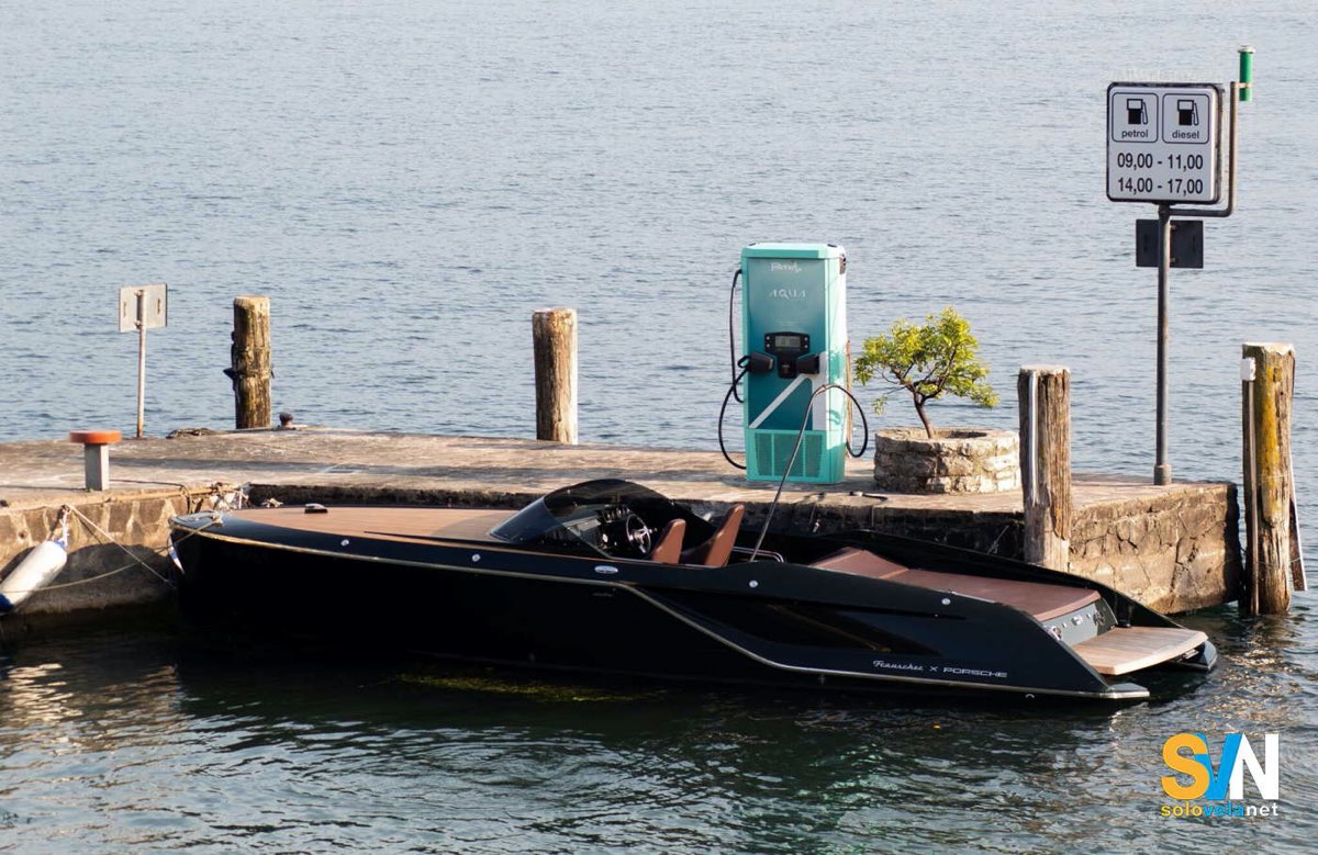 La nuova colonnina nel Cantiere Nautico Feltrinelli sul lago di Garda