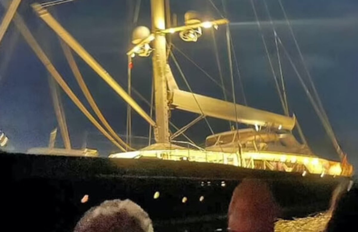 La foto di Karsten Börnerv, comandante della nave olandese Sir Robert, in cui si vedono i portelloni del Bayesian chiusi