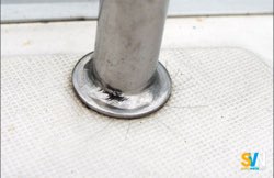 Ragnatele del gelcoat: cosa sono e come eliminarle dal ponte della barca