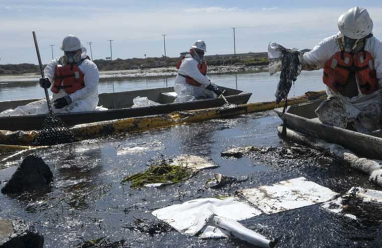 Disastro in California: in mare oltre 3 mila barili di petrolio