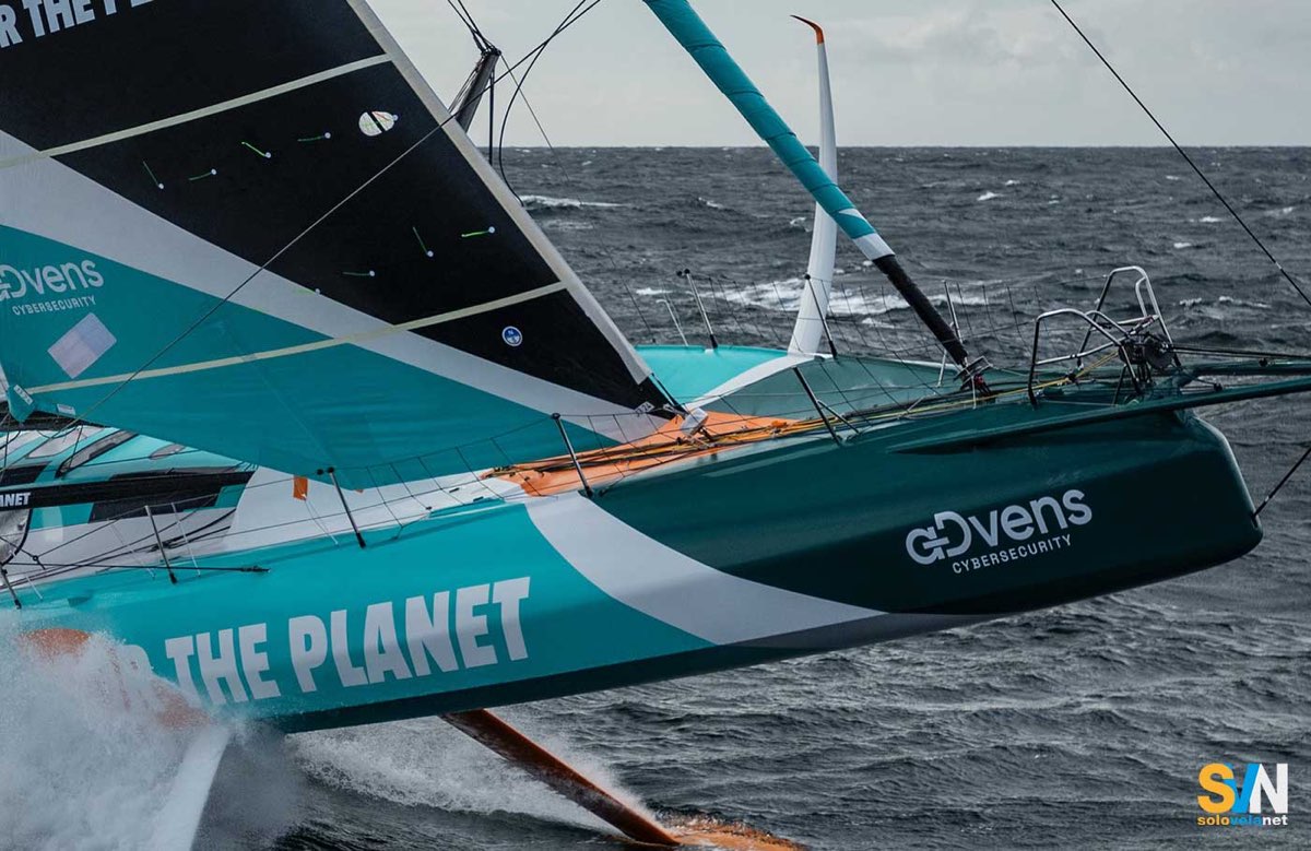 In testa alla regata c’è l'inglese Sam Goodchild