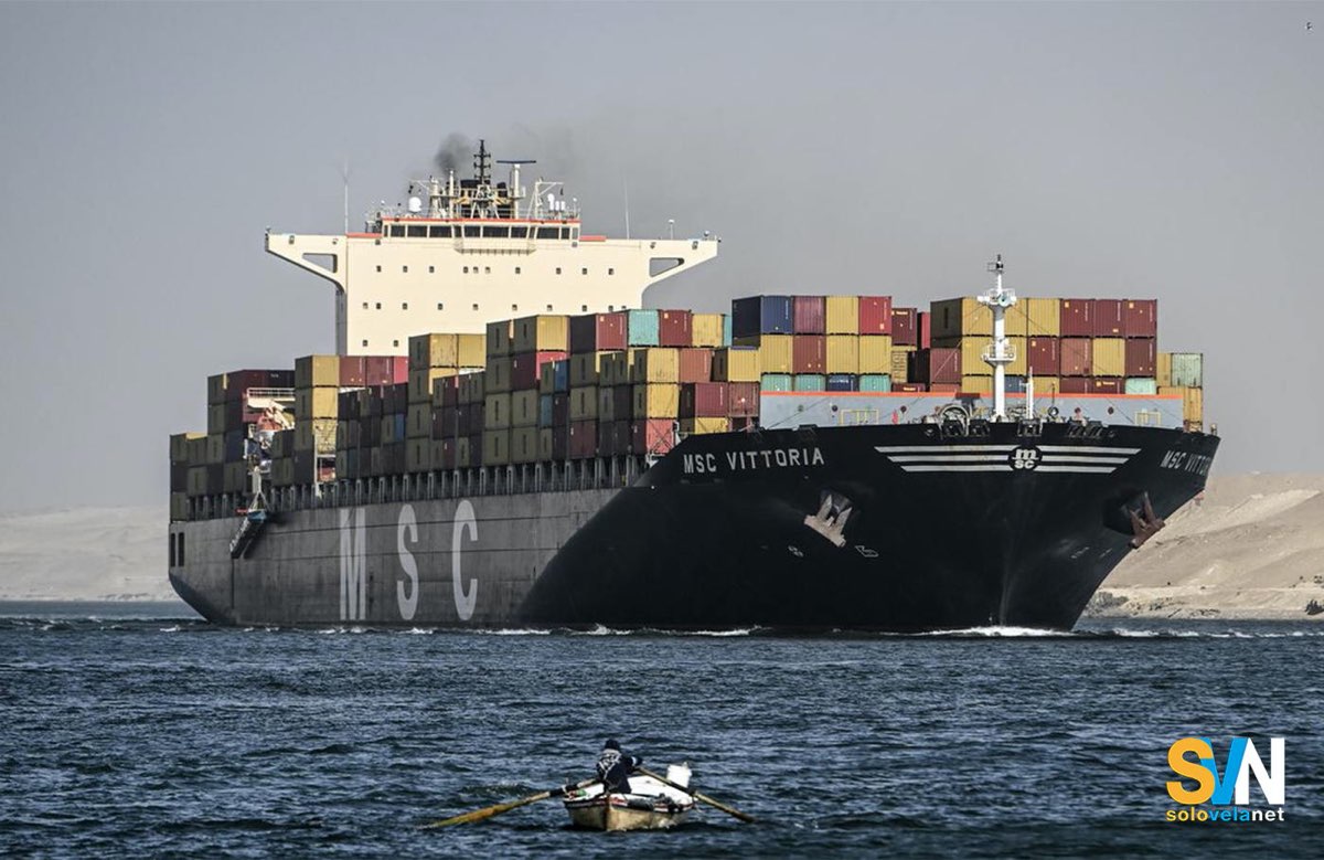 Una grande portacointainer della MSC. Il traffico marittimo contribuisce all'inquinamento globale per il 2% annuo