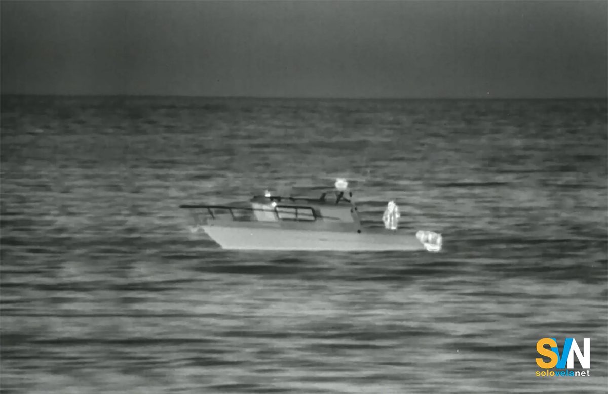 Le ricerche in questi casi si svolgono con l'ausilio di telecamere termiche che rendono più facile l’individuazione di un corpo in acqua