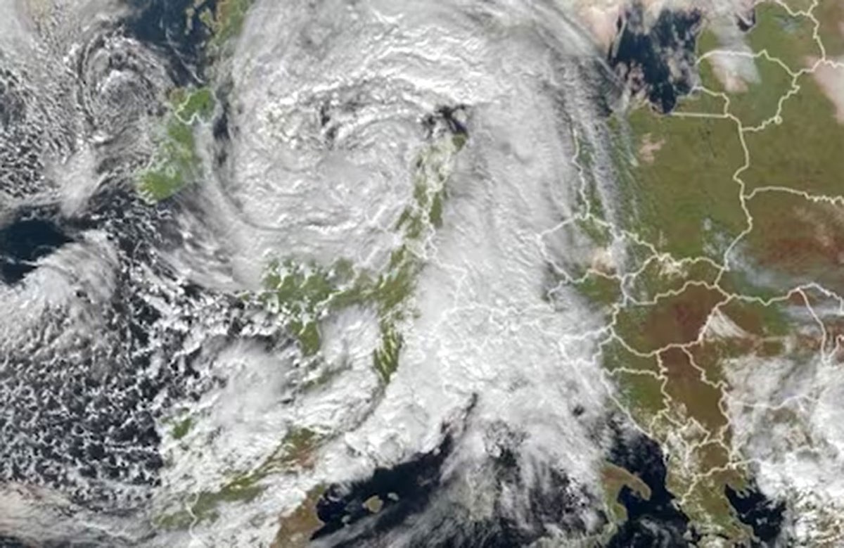 La tempesta Ciaran, la più forte degli ultimi decenni