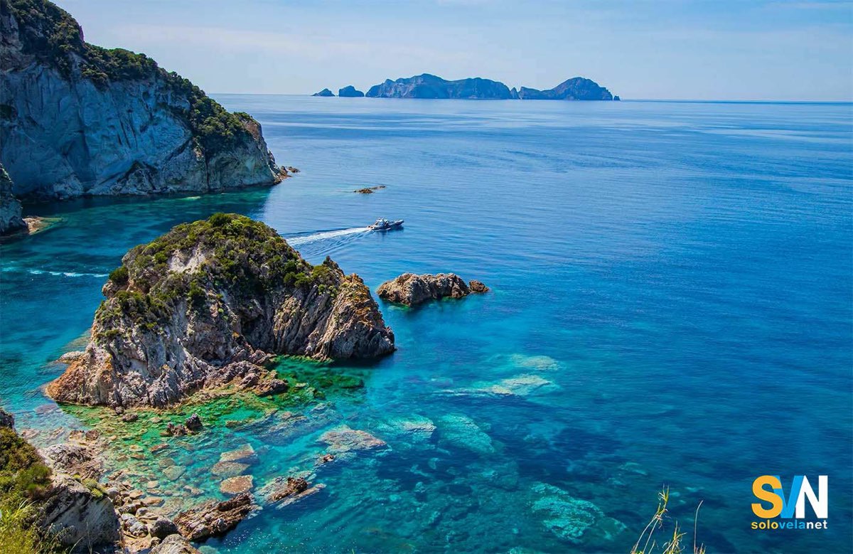Palamoral vista dall'isola di Ponza