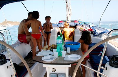 La Campania apre alle uscite in mare in famiglia