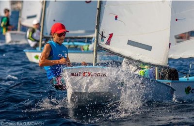 Optimist Marco Gradoni è campione del mondo Optimist per il secondo anno consecutivo Gradoni a Cipro conquista il titolo iridato vincendo nove prove sulle undici totali disputate oma, 5 settembre 2018 - Marco Gradoni nel mare di Limassol (Cipro), vin