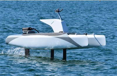 Overboat, piccolo cat elettrico con foil