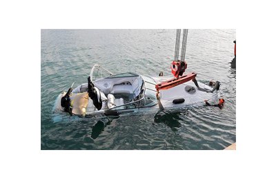 Il motoscafo al momento del recupero