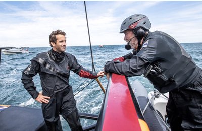 Sir Knox-Johnston durante l'allenamento su Ineos Team UK che lo ha visto ospite.