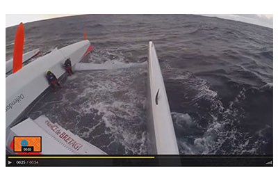 Prince de Bretagne con a bordo Roland Jourdain e Lionel Lemonchois