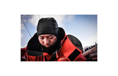 Un membro dell'equipaggio del Team cinese Dongfeng
